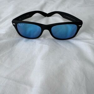 Ray-Ban Wayfarer Sunglasses Blue Polarized Mirror Lens with Black Matte Frames